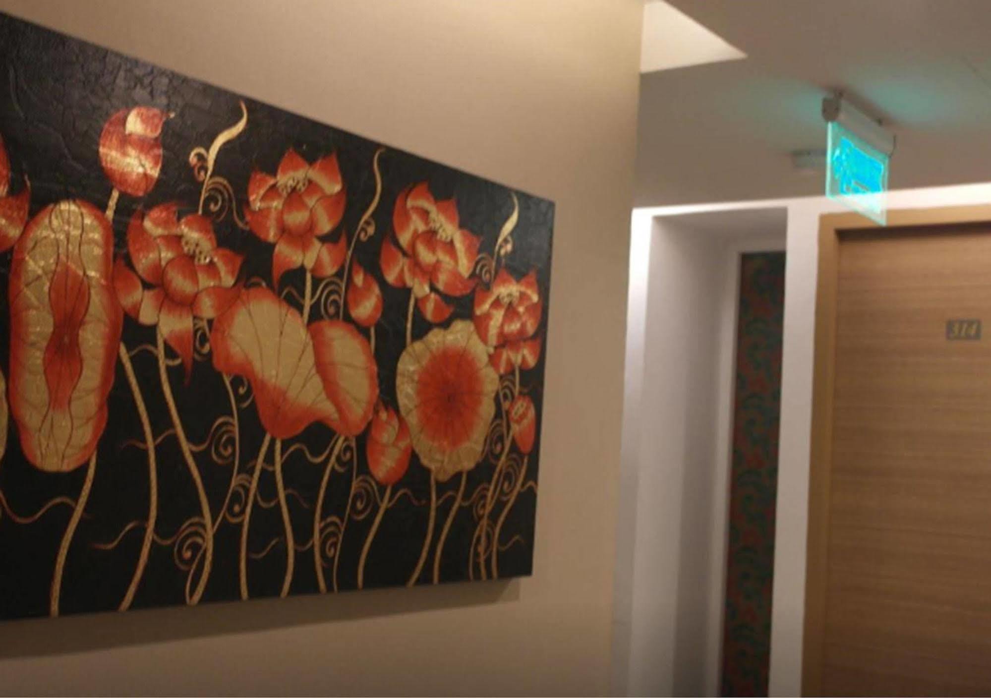 Nantra Sukhumvit 39 Hotel Bangkok Buitenkant foto
