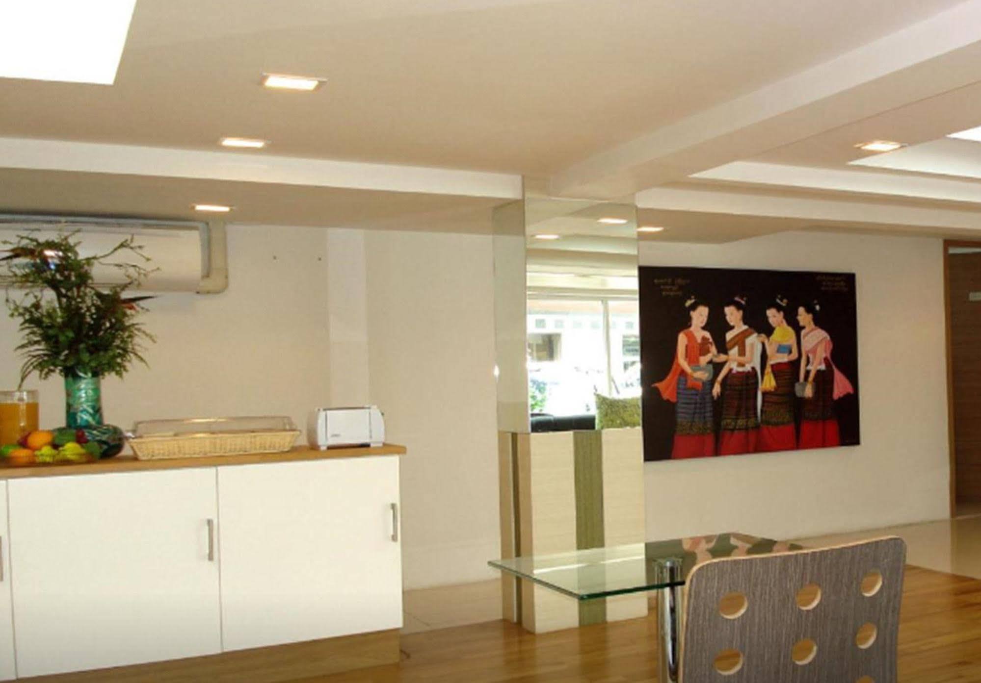 Nantra Sukhumvit 39 Hotel Bangkok Buitenkant foto